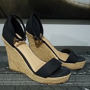 ESPADRILLE WEDGES SIZE 8.5 COLIN STUART